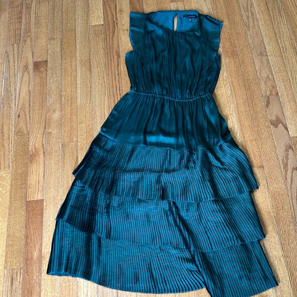 Banana Republic Size 4 Forest Green Pleated Ruffle Dress Sleeveless Tiered Midi